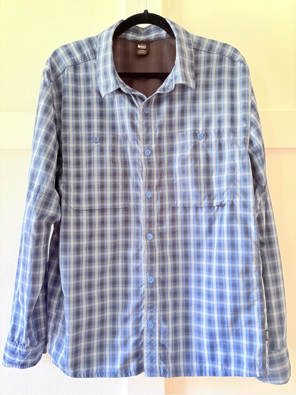 REI Men's Blue and White Plaid Button-Down Shirt Large